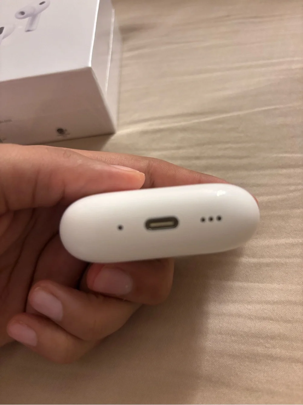 Apple White Wireless In-Ear Earbuds with Charging Case